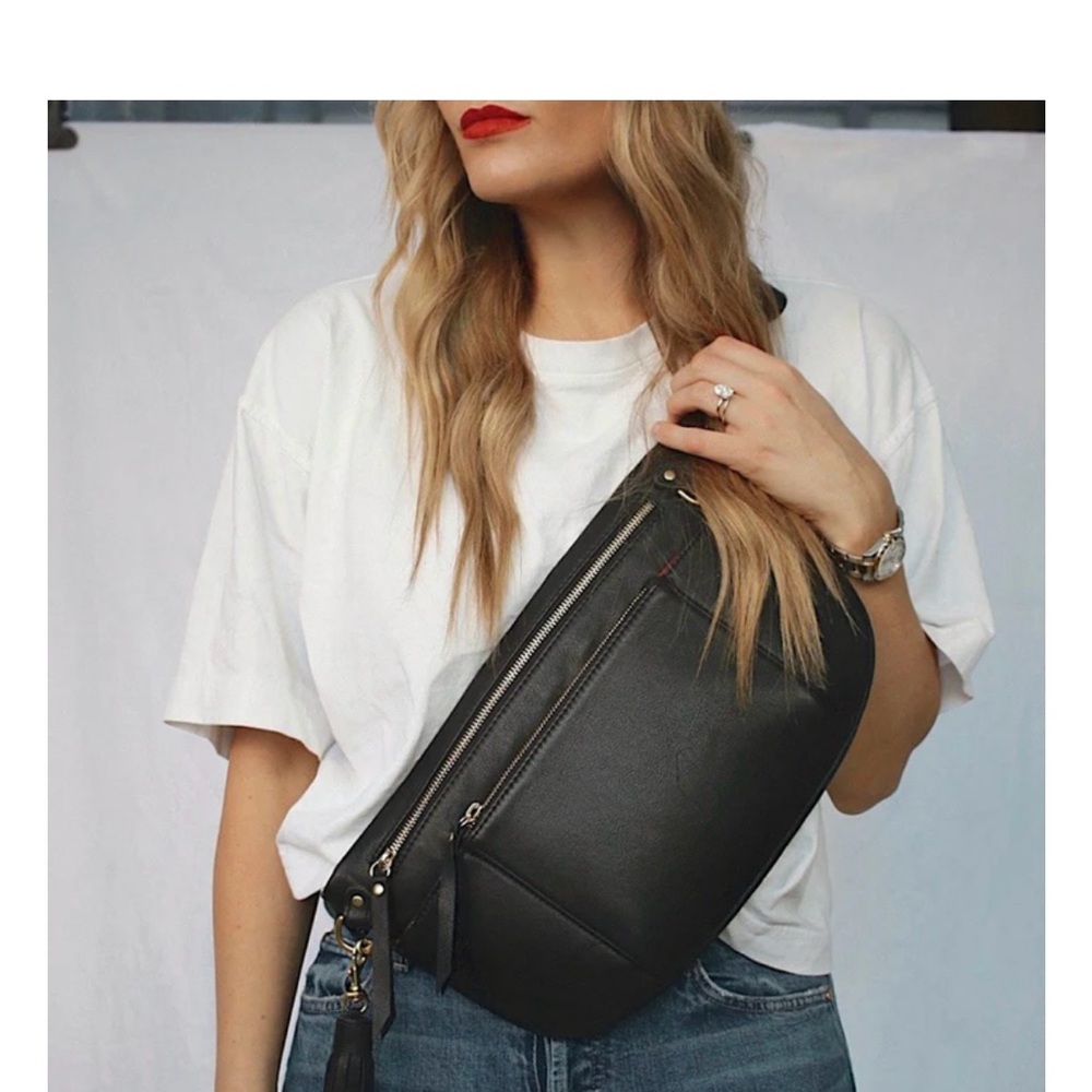 EUC TAH-Bag Black Leather Commuter Crossbody Bag with Gold Hardware